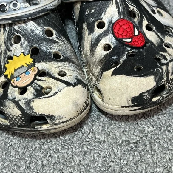 Crocs Tie Dye Kids Size 11 Slip On Shoes With Gibbets - Picture 3 of 5